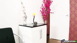 Madrasta carente e enteado curioso