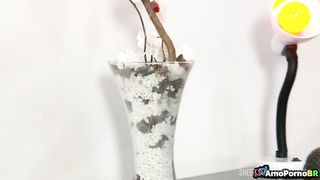 Madrasta carente e enteado curioso