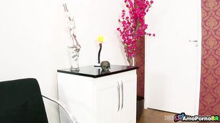 Madrasta carente e enteado curioso