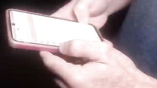 Cliente chamou Uber , e veio uma motorista loira gata que se surpreendeu com os 25 cm do passageiro que deu leite na boca e no cuzao.