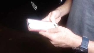 Cliente chamou Uber , e veio uma motorista loira gata que se surpreendeu com os 25 cm do passageiro que deu leite na boca e no cuzao.