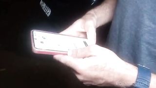 Cliente chamou Uber , e veio uma motorista loira gata que se surpreendeu com os 25 cm do passageiro que deu leite na boca e no cuzao.