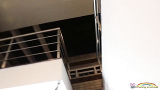 Dois dotados fodendo o cu da travesti