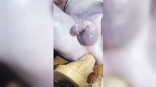 Fucking a new Hankeys Dildo