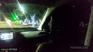 Chupei o Uber e dei a buceta no meio da rua, claro que o CORNO so ficou assistindo!!! Dessa vez foi dia de aprontar nas ruas do PARANA