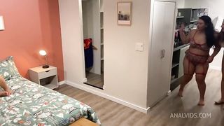 Two huge butts and a dwarf