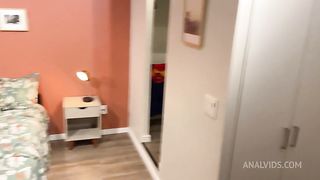 Two huge butts and a dwarf