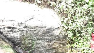 Laundry in the backwater. Samantha is surprised by her neighbor washing the clothes and him washing next to him with his big cock stretched out as usual. There followed a steamy public fuck at the riv