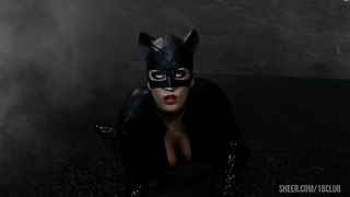 Katwoman Jennifer Dark Prowls Into A Prison Cage 3way