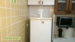 Covidei Nicole romanoff para faser um faxina na minha casa e faser almoco e ali mesmo na conzinha agente transou.bem gostoso