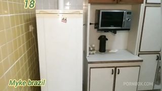 Covidei Nicole romanoff para faser um faxina na minha casa e faser almoco e ali mesmo na conzinha agente transou.bem gostoso