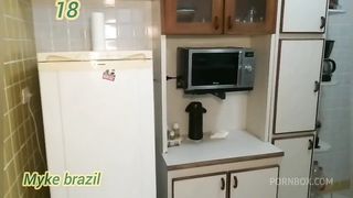 Covidei Nicole romanoff para faser um faxina na minha casa e faser almoco e ali mesmo na conzinha agente transou.bem gostoso