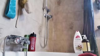 Hairy pussy thick Italian stepmom pisses and farts in the shower