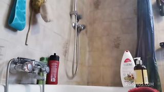 Hairy pussy thick Italian stepmom pisses and farts in the shower