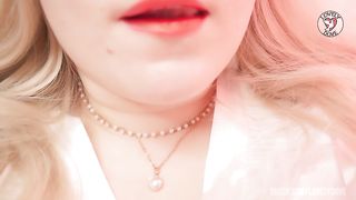 Sexiest curvy girl body tour (lips, tits, pussy)