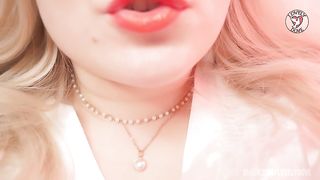 Sexiest curvy girl body tour (lips, tits, pussy)