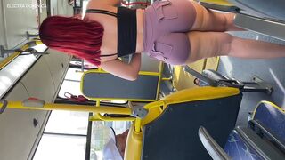 LEVEI A MINHA EMPREGADA PARA CASA, OLHA OQUE ELA FEZ DENTRO DO ONIBUS, FIQUEI LOUCO