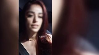 Esposa levou cinco gozadas na cara de estranhos, marido andando de carro com esposa toda cheio de porra