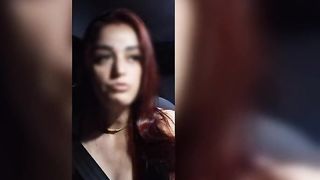 Esposa levou cinco gozadas na cara de estranhos, marido andando de carro com esposa toda cheio de porra