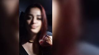 Esposa levou cinco gozadas na cara de estranhos, marido andando de carro com esposa toda cheio de porra