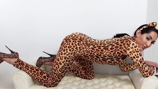 HORNY LATINA CHLOE AMOUR PLAYS W HER PUSSY IN KITTY EARS