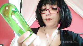 stepmom Chantal squirt with your toy