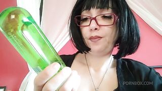 stepmom Chantal squirt with your toy