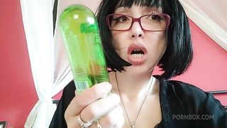 stepmom Chantal squirt with your toy