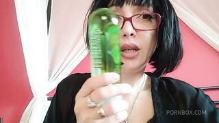 stepmom Chantal squirt with your toy