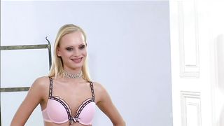 Nice blonde model with perfect ass like anal sex in threesome