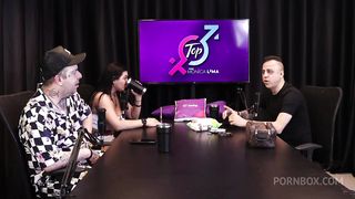 SAFADA FAZ UM BOQUETE APOS OUVIR ELE FALAR SOBRE COLOCAR A CAMISINHA PARA A PESSOA VER - FREDDY, O REI DO DOGGING (TODA HORA SEM PARAR) (SHEER/RED)