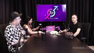 SAFADA FAZ UM BOQUETE APOS OUVIR ELE FALAR SOBRE COLOCAR A CAMISINHA PARA A PESSOA VER - FREDDY, O REI DO DOGGING (TODA HORA SEM PARAR) (SHEER/RED)