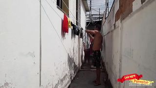 COMI O CU DA EMPREGADA NO QUINTAL E GOZEI NA BOCA DELA.