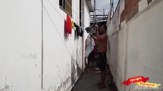 COMI O CU DA EMPREGADA NO QUINTAL E GOZEI NA BOCA DELA.