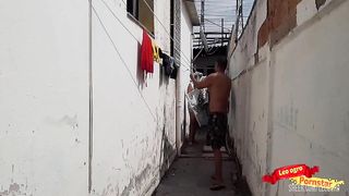 COMI O CU DA EMPREGADA NO QUINTAL E GOZEI NA BOCA DELA.