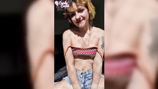 Essa novinha puta adora foder o cuzinho e a buceta ate se mijar toda