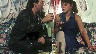 2 vintage scenes: a good fuck with a milf and a dp for a hairy pussy