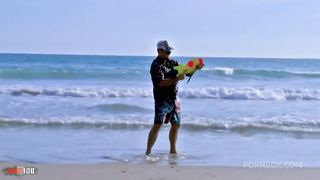 Skinny blonde Evy Sky double penetration at the beach