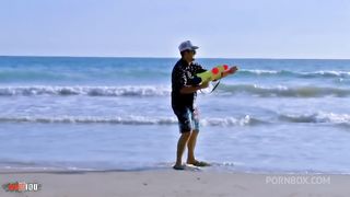 Skinny blonde Evy Sky double penetration at the beach