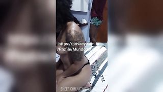 Casada liberada em menage com negros dotados completo