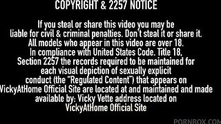 Vicky Vette Rubs That Hot Wet Cunt With A Hitachi Wand In The Bathtub!