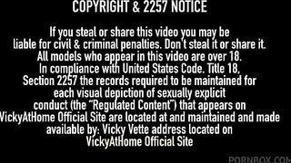 Vicky Vette Rubs That Hot Wet Cunt With A Hitachi Wand In The Bathtub!