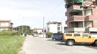 A morbid story with the hot Angela Gritti facing a very exciting sexual anal audition filmed up close