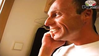 I watch and resume without letting me see my parents fucking on the sofa without noticing my presence