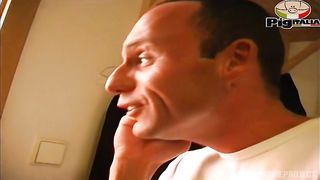 I watch and resume without letting me see my parents fucking on the sofa without noticing my presence
