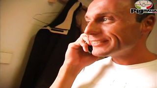 I watch and resume without letting me see my parents fucking on the sofa without noticing my presence