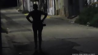 la puta embarazada viene de su trabajo a disfrutar de la pija de su macho en el culo