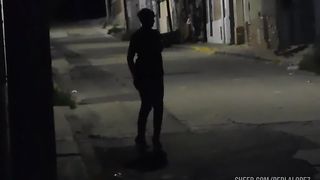 la puta embarazada viene de su trabajo a disfrutar de la pija de su macho en el culo