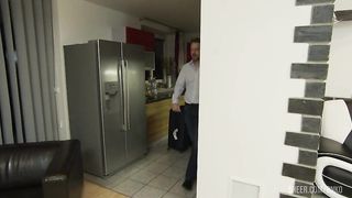 OH MY GOD THIS GIRL IS TOO HOT !!!