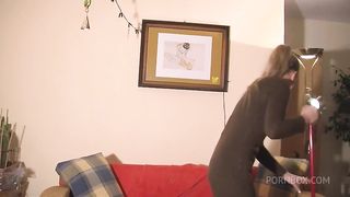 Blonde slut squirting